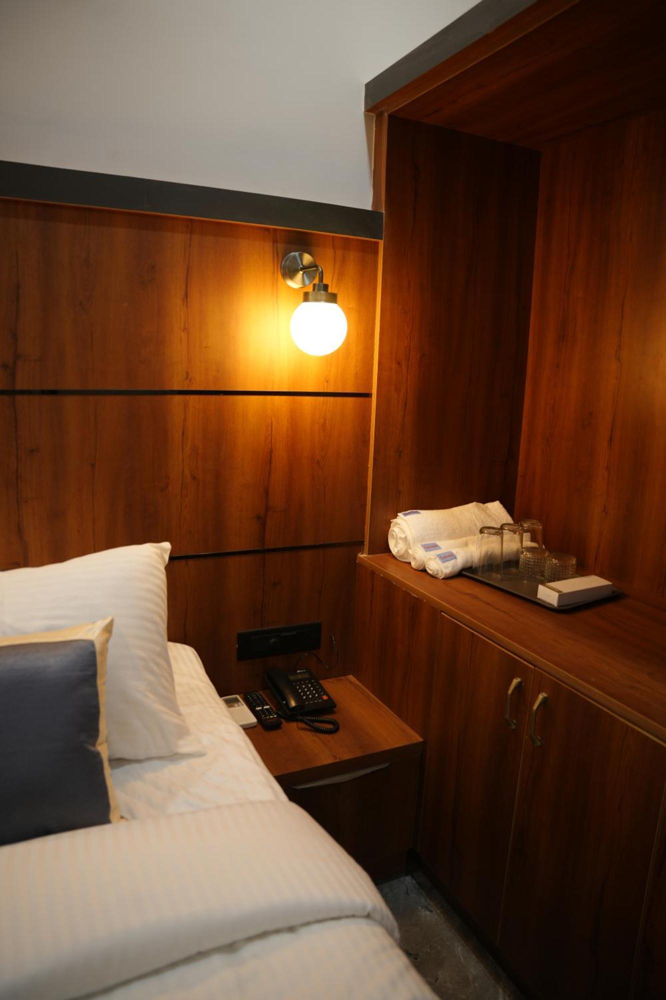 Sarvam Residency Hotel Sāgar Exterior photo