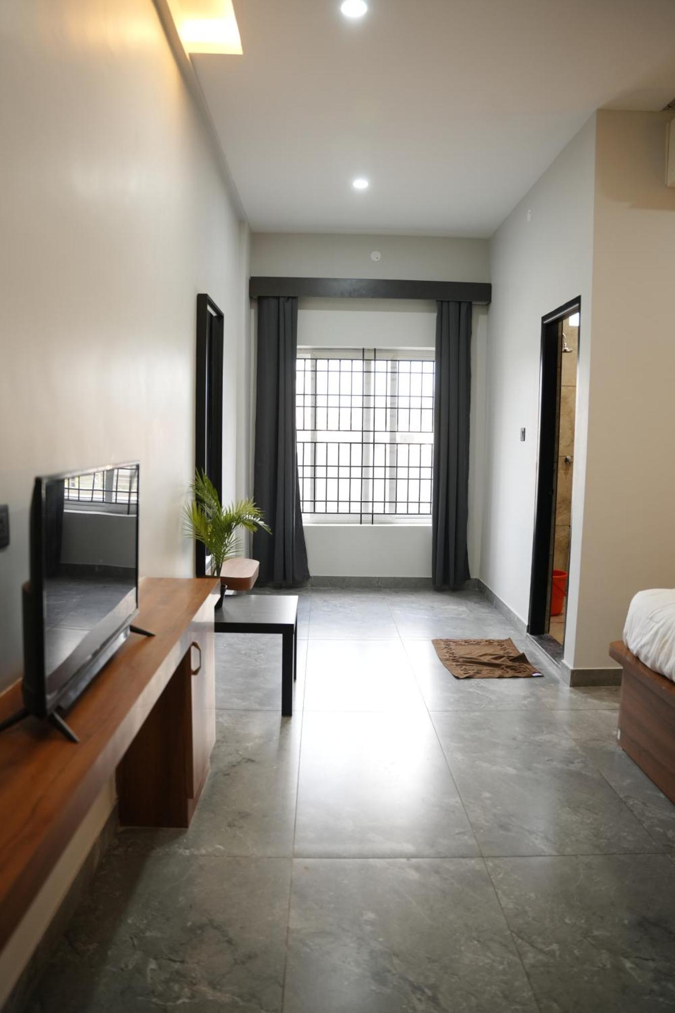 Sarvam Residency Hotel Sāgar Exterior photo