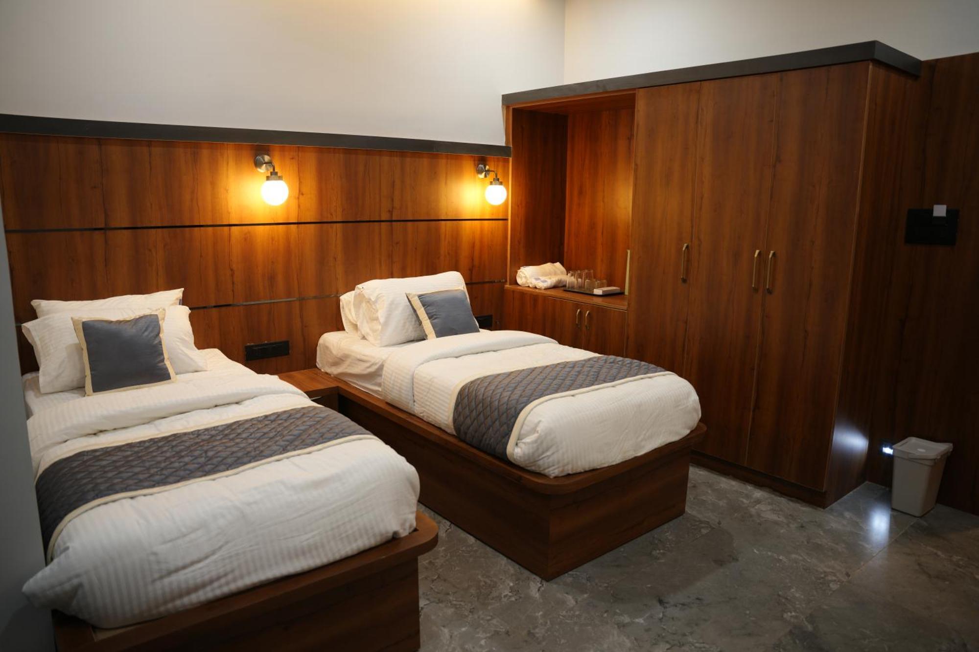 Sarvam Residency Hotel Sāgar Exterior photo