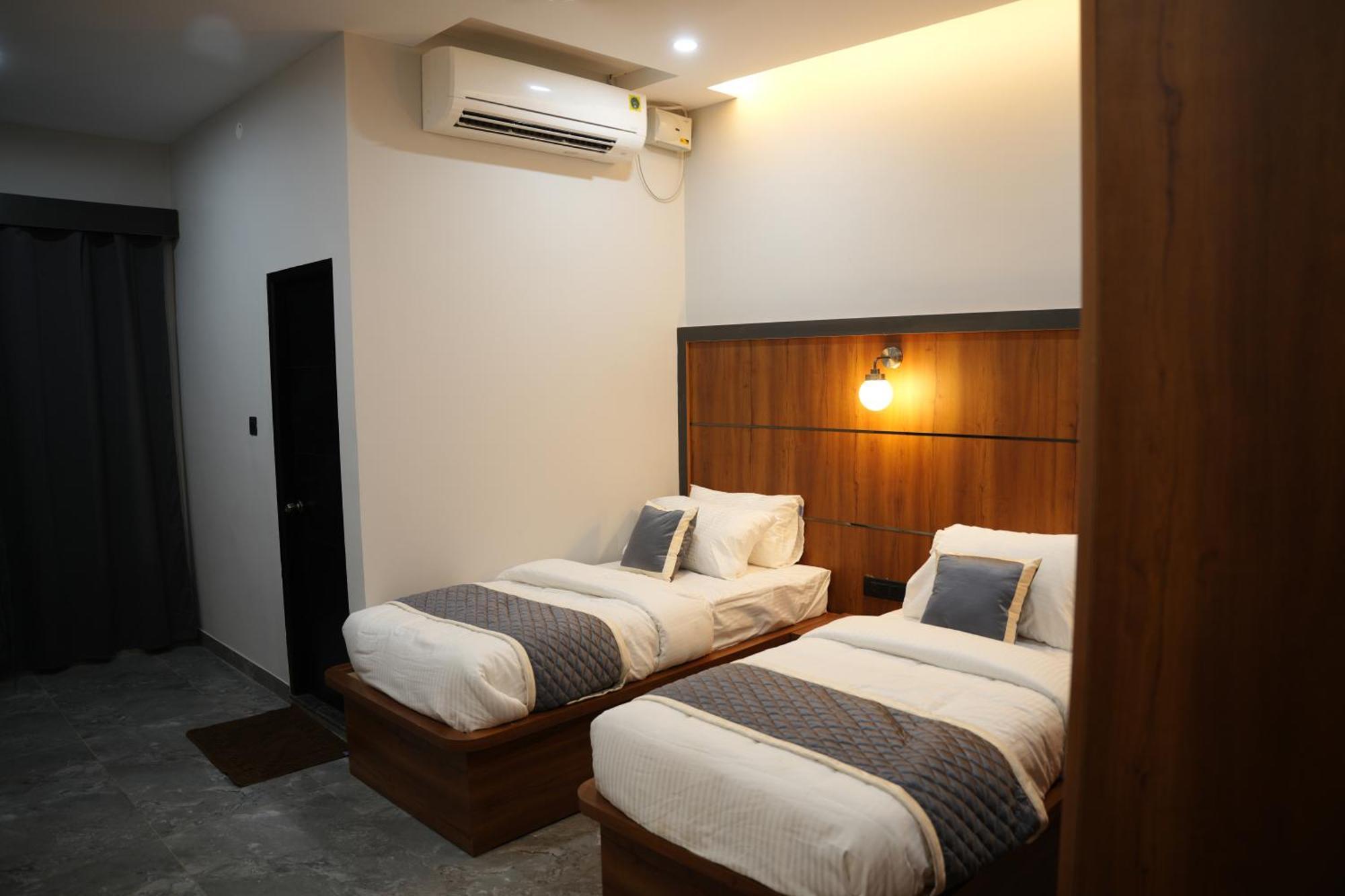 Sarvam Residency Hotel Sāgar Exterior photo
